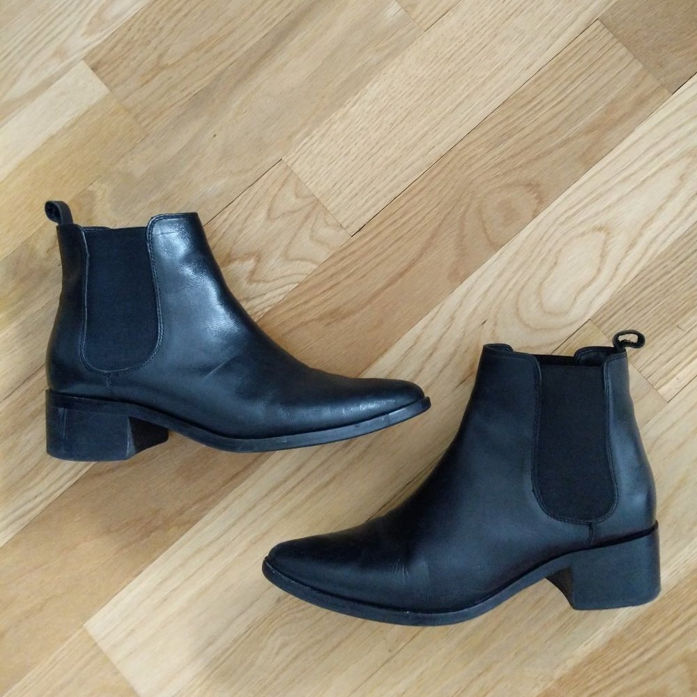 Black Pointed-toe DNA Chelsea Boot
